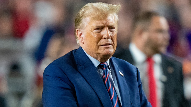Donald Trump waving