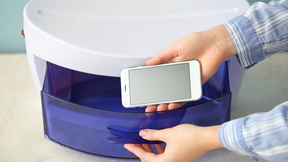UV sanitizer for phone and wallet items
