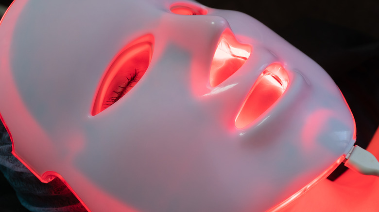 Red light therapy mask