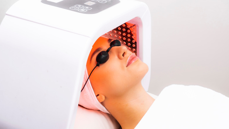 Woman undergoing red light therapy