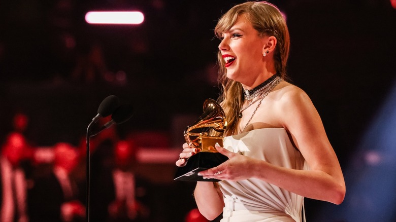 Taylor Swift smiling and holding Grammy