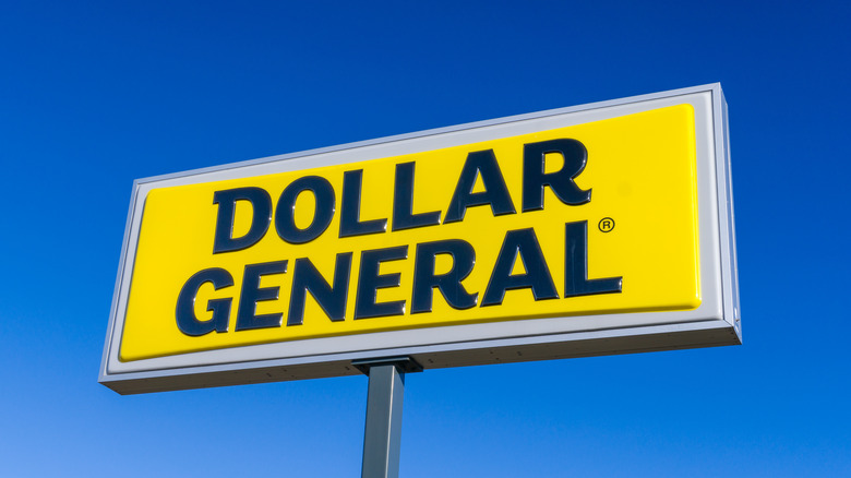 Dollar General store sign