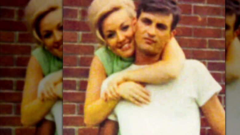 A young Dolly Parton and her husband, Carl Dean.