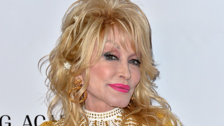 Dolly Parton in pink lipstick