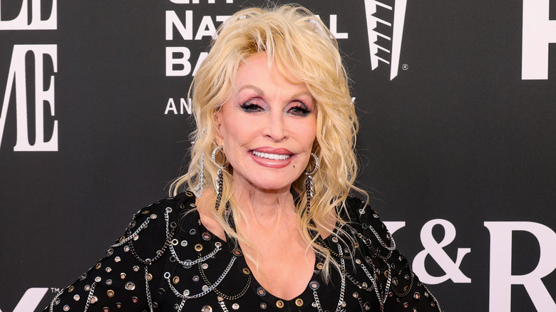 Dolly Parton in black outfit with rivets and chains Rock & Roll Hall of Fame