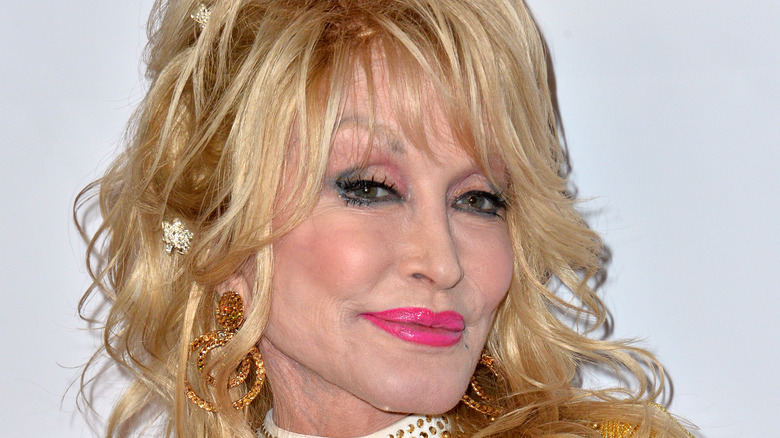 Dolly parton pink lipstick red carpet close-up