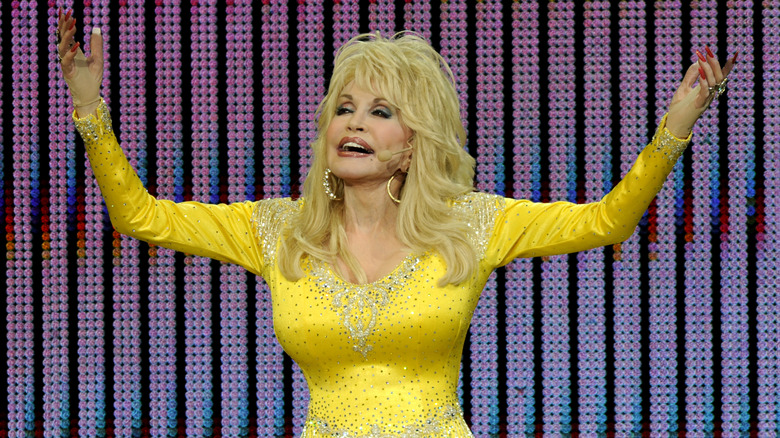Dolly Parton performing