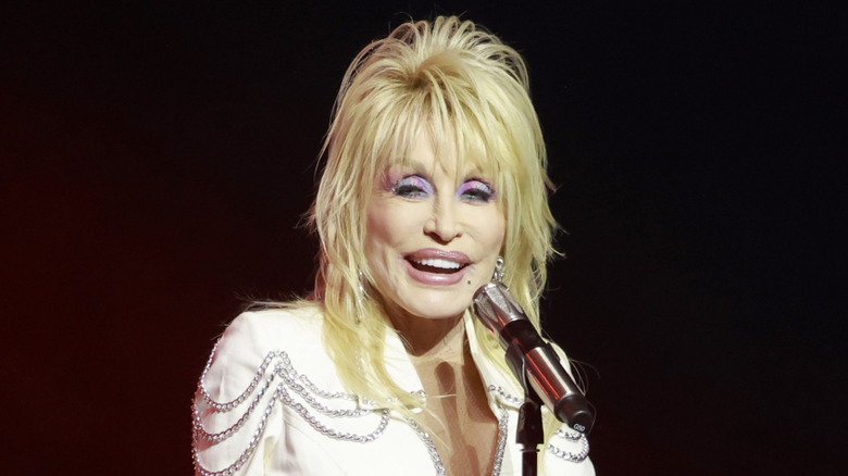 Dolly Parton performing