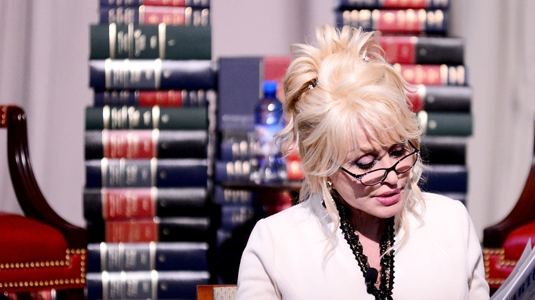 Dolly Parton reading a book
