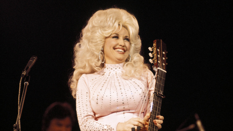 Dolly Parton performing