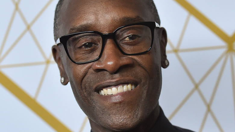 Don Cheadle poses on the red carpet