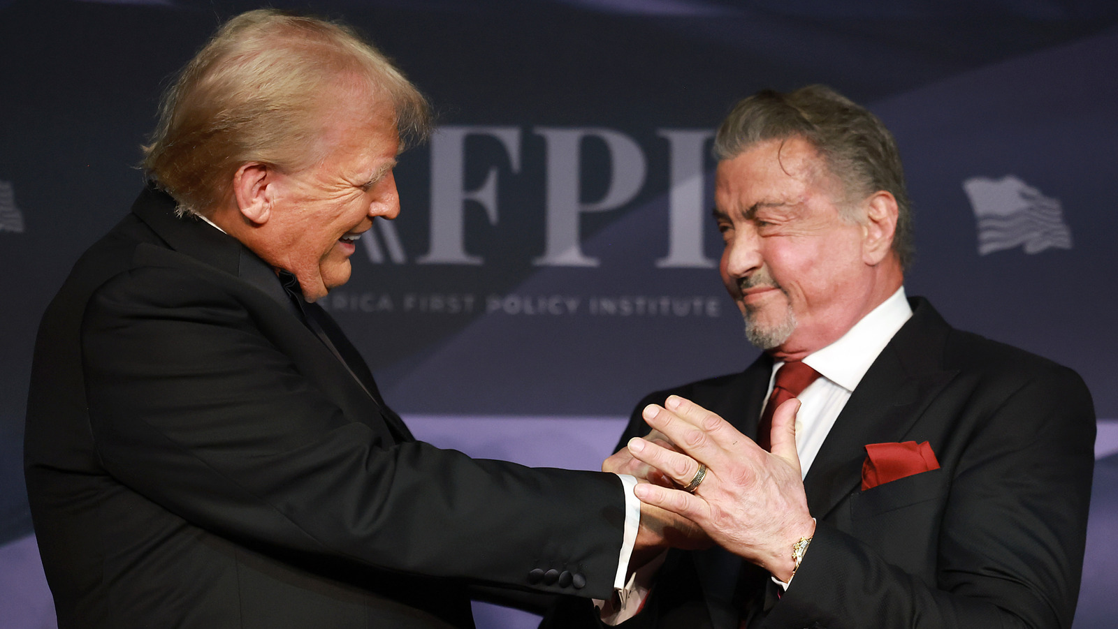 ドナルド・トランプ氏、政治的野心を高めるためにハリウッドのスターたちの協力を仰ぐ