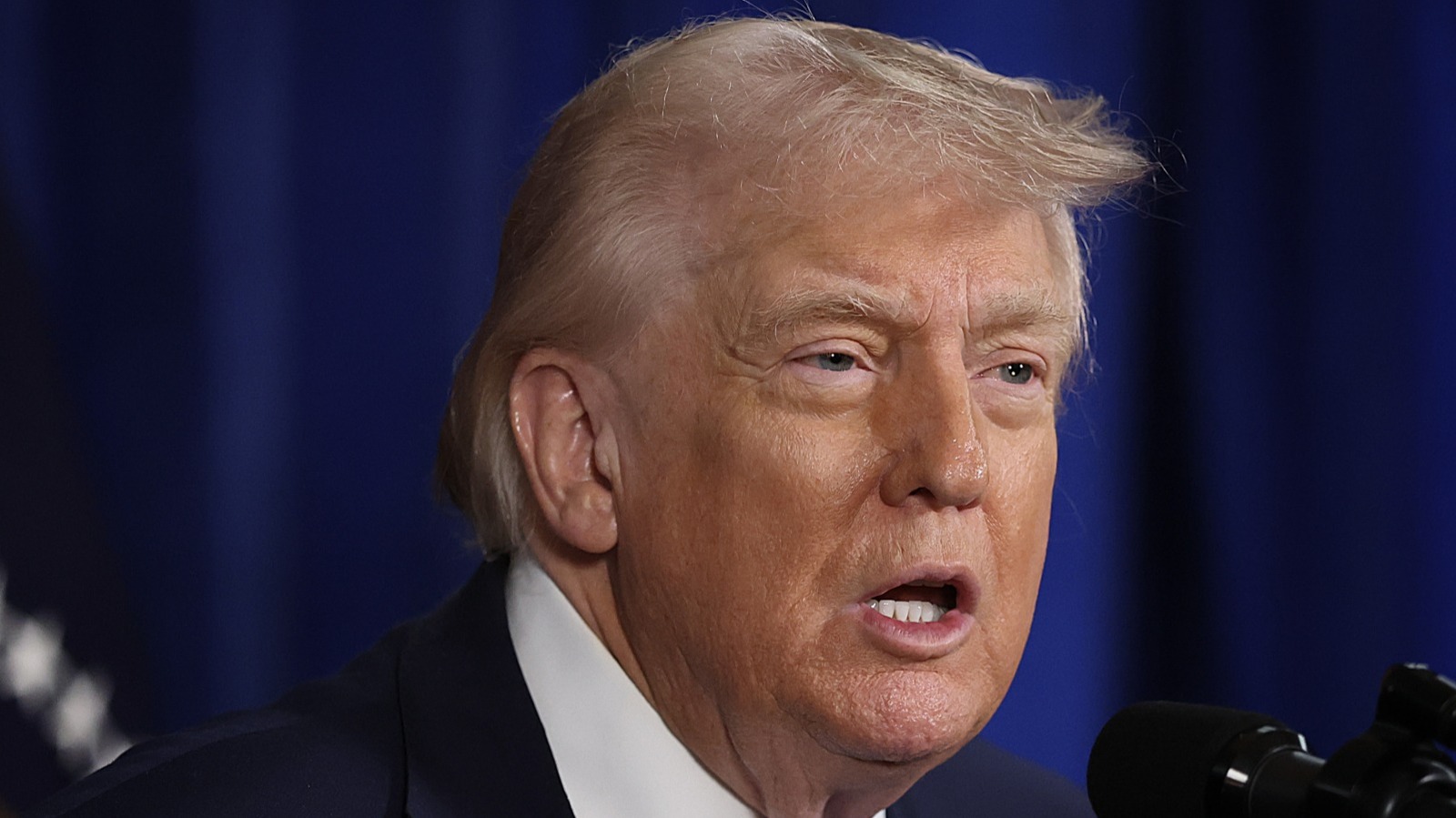 <a href="https://www.thelist.com/2069643/donald-trump-gets-humbled-after-blaming-photographers-for-making-him-look-bad/" target="_blank">Donald Trump Gets Brutally Humbled After Slamming Photographers For Making Him Look Bad</a>