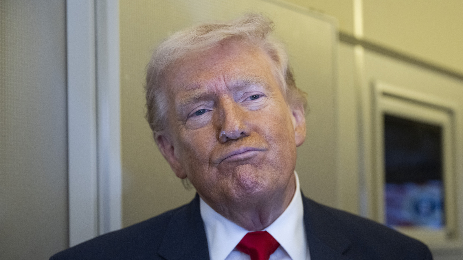 <a href="https://www.thelist.com/2124877/donald-trump-broken-record-babbling-turning-maga-against-him/" target="_blank">Donald Trump’s Broken Record Babbling Is Turning Even MAGA Against Him</a>