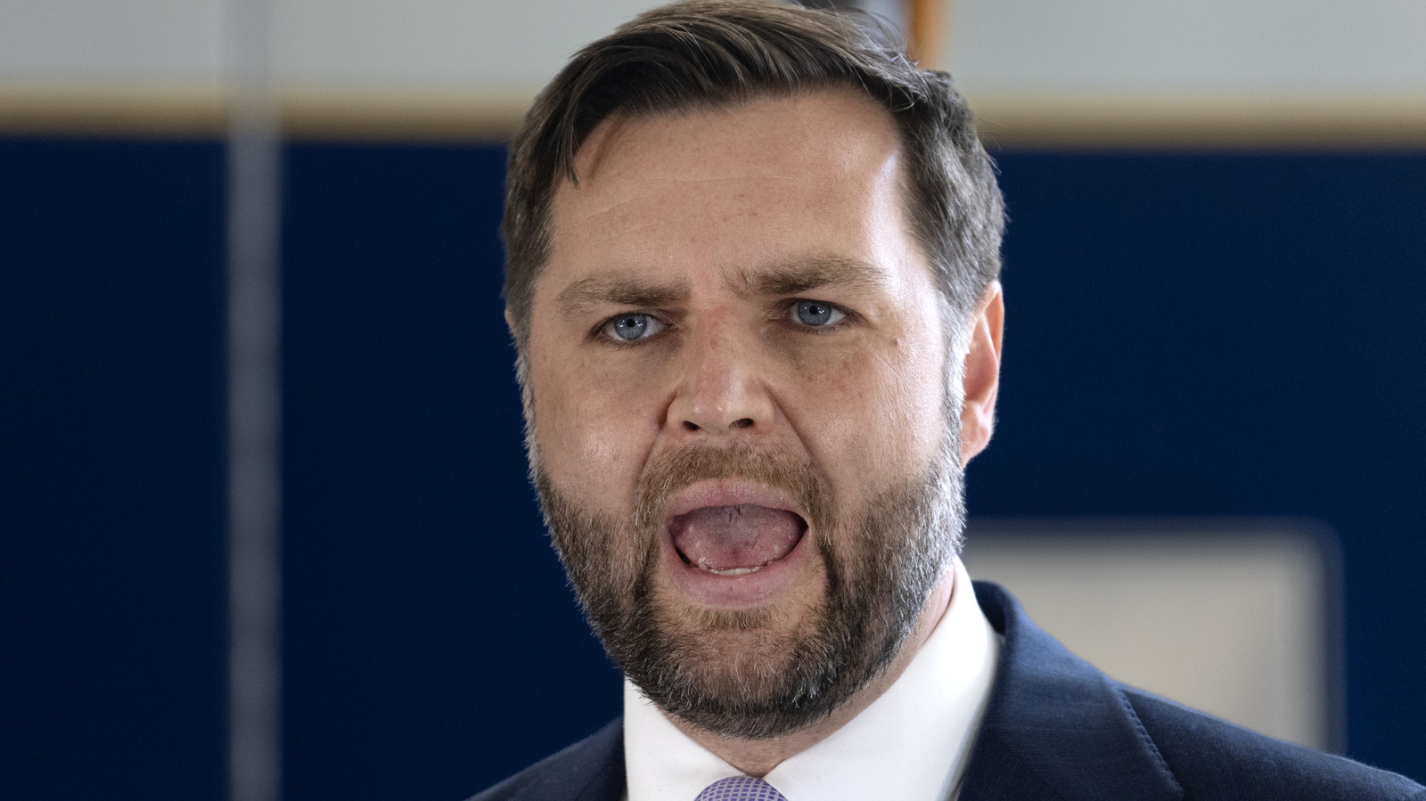 <a href="https://www.thelist.com/1919982/donald-trump-diet-coke-button-terrified-jd-vance/" target="_blank">Donald Trump’s Famous Diet Coke Button Once Left JD Vance Terrified</a>