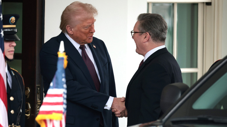 Donald Trump shaking Keir Starmer's hand in February 2025