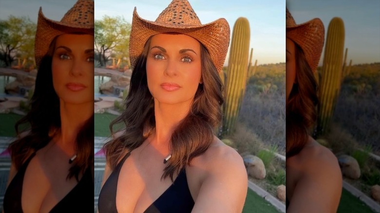 Karen McDougal takes a selfie during sunset while wearing a bikini and cowboy hat (2023)