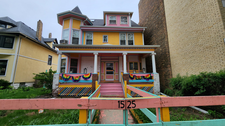 A colorful house in Chicago featured on HGTV.