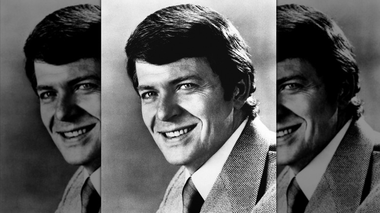 Robert Reed poses for a publicity photo for "The Brady Bunch"