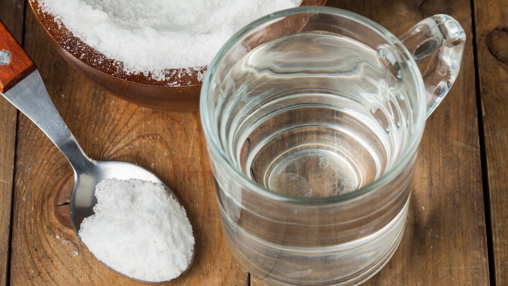 Baking soda and glass of water