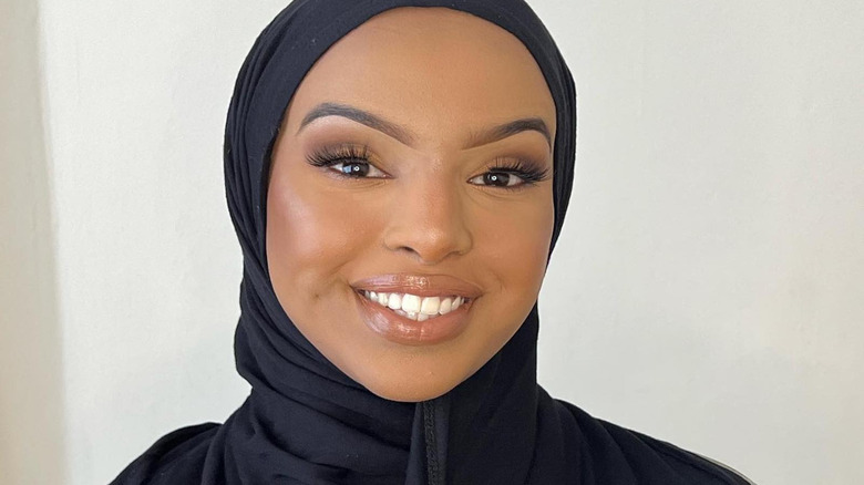 woman wearing brown eyeshadow