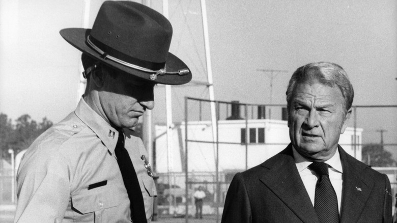 Ed Lauter and Eddie Albert in black-and-white