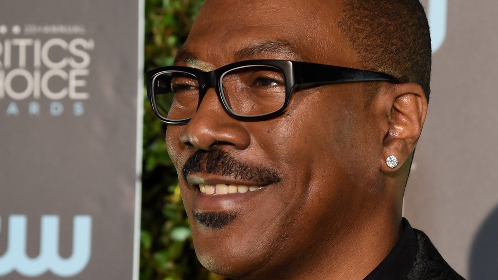 Eddie Murphy with black glasses