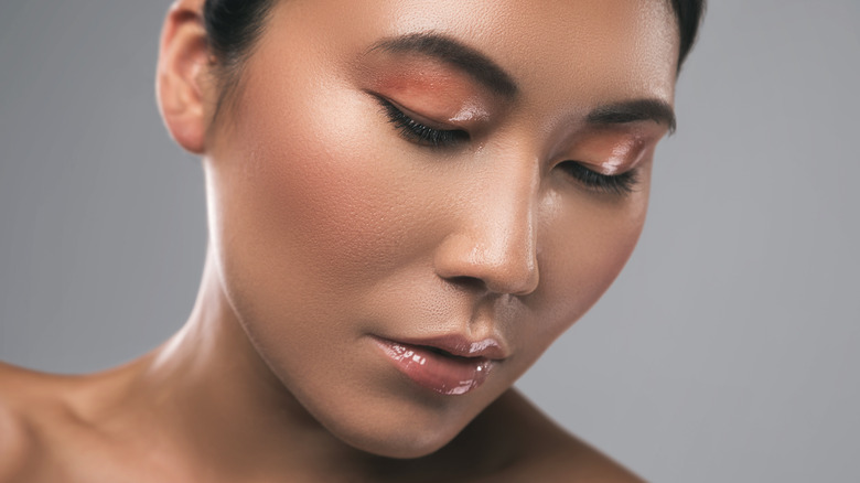 Woman with glossy make-up