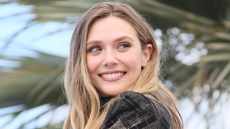 Elizabeth Olsen posing