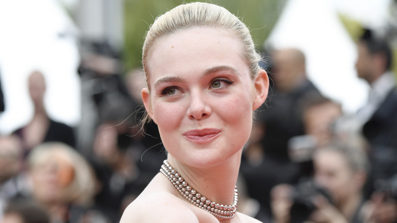 elle fanning cannes 2023 makeup