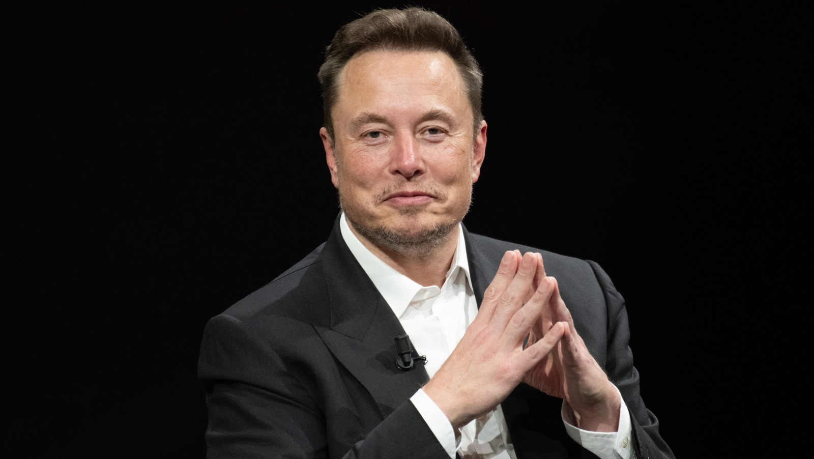 <a href="https://www.thelist.com/1748203/elon-musk-unrecognizable-old-photos-before-tesla/" target="_blank">Elon Musk Looks Unrecognizable In Throwback Photos Before His Tesla Fame</a>