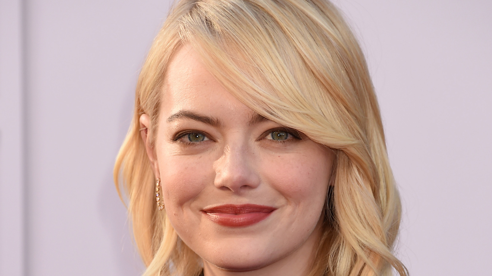 Emma Stone's Strawberry Blonde Look That Fans Envy Emma Stone's Strawberry Blonde Look That Fans Envy