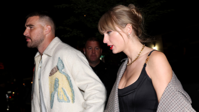 Travis Kelce and Taylor Swift walking together