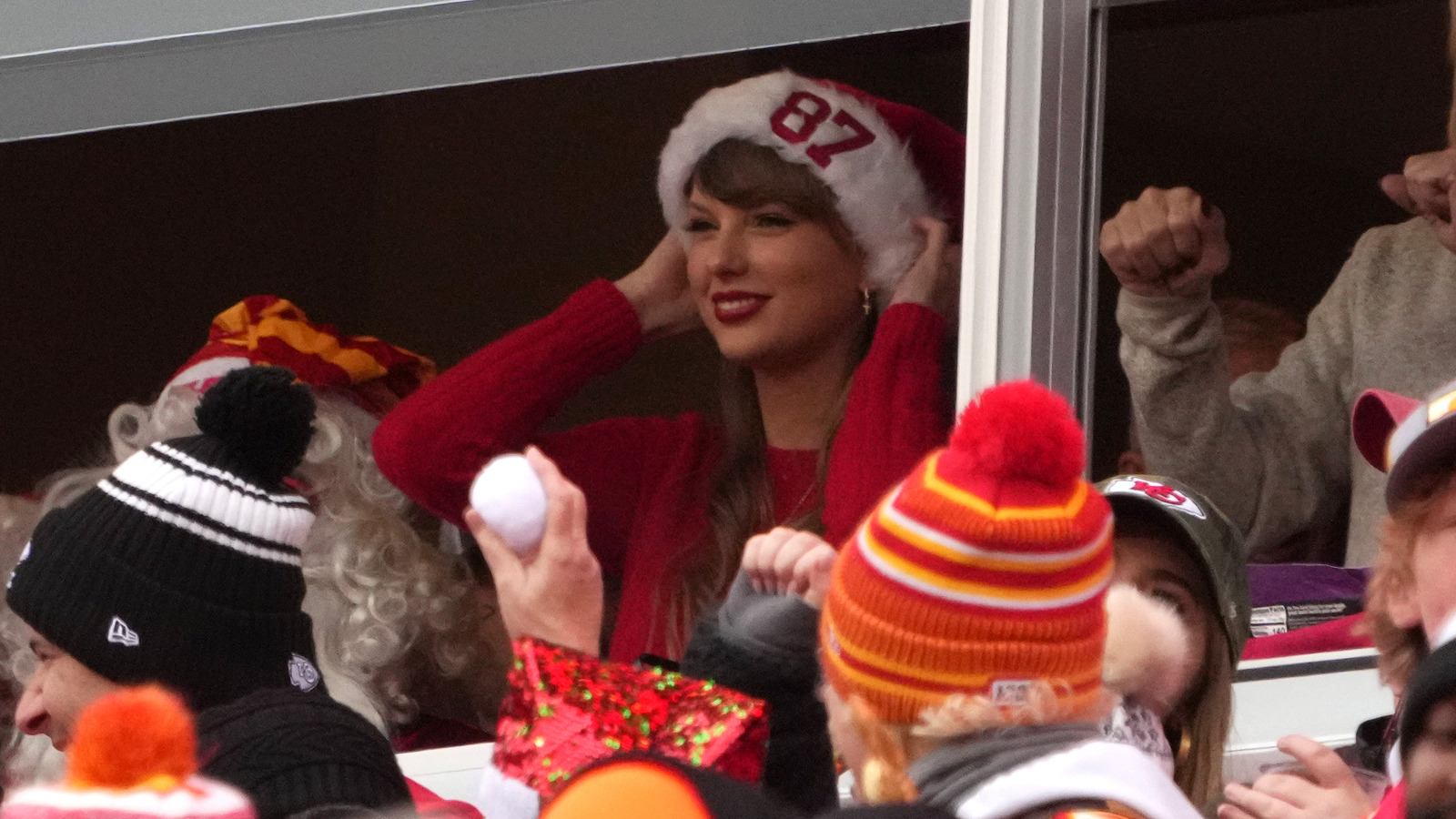 Every Nod To Taylor Swift In The Chiefs' Hilarious Hallmark Parody