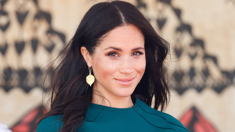 Meghan Markle wearing gold leaf earrings