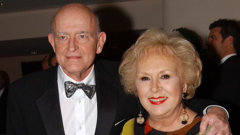 Peter Boyle with his arm around Doris Roberts
