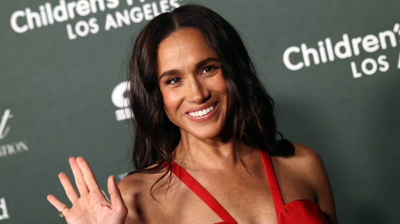 Meghan Markle waving