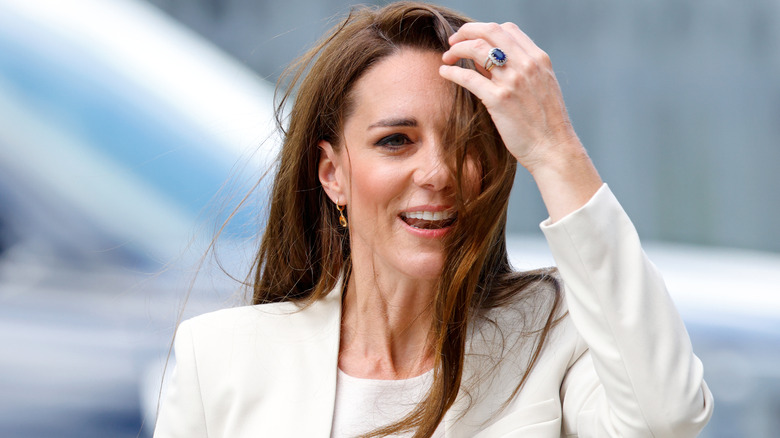 Kate Middleton wearing engagement ring