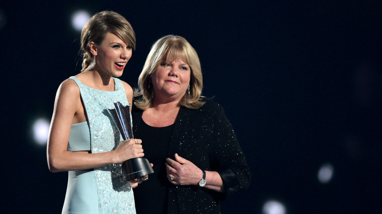 Taylor Swift and Andrea Swift standing together on stage in 2015