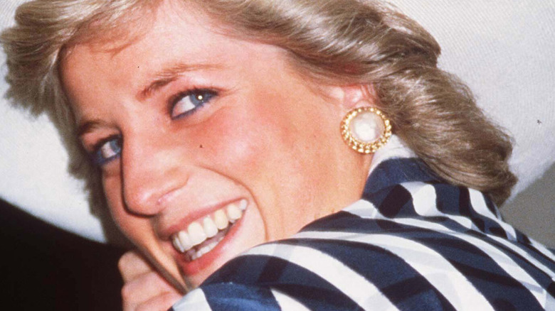 Diana Spencer smiling 