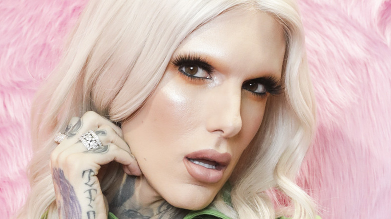 Jeffree Star posing