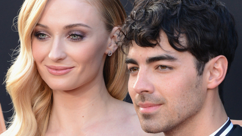 Sophie Turner and Joe Jonas posing