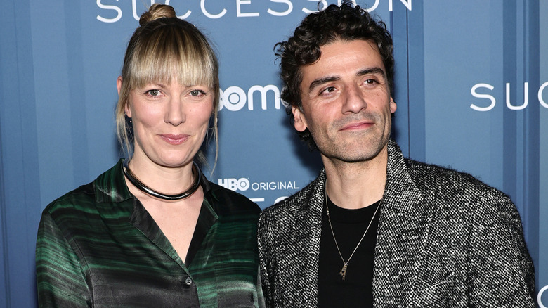 Elvira Lind and Oscar Isaac smirking
