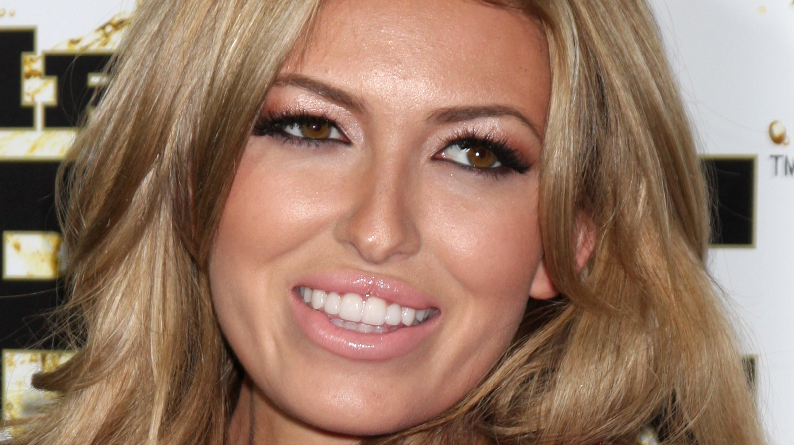 Everything We Know About Paulina Gretzky's Visual Impairment