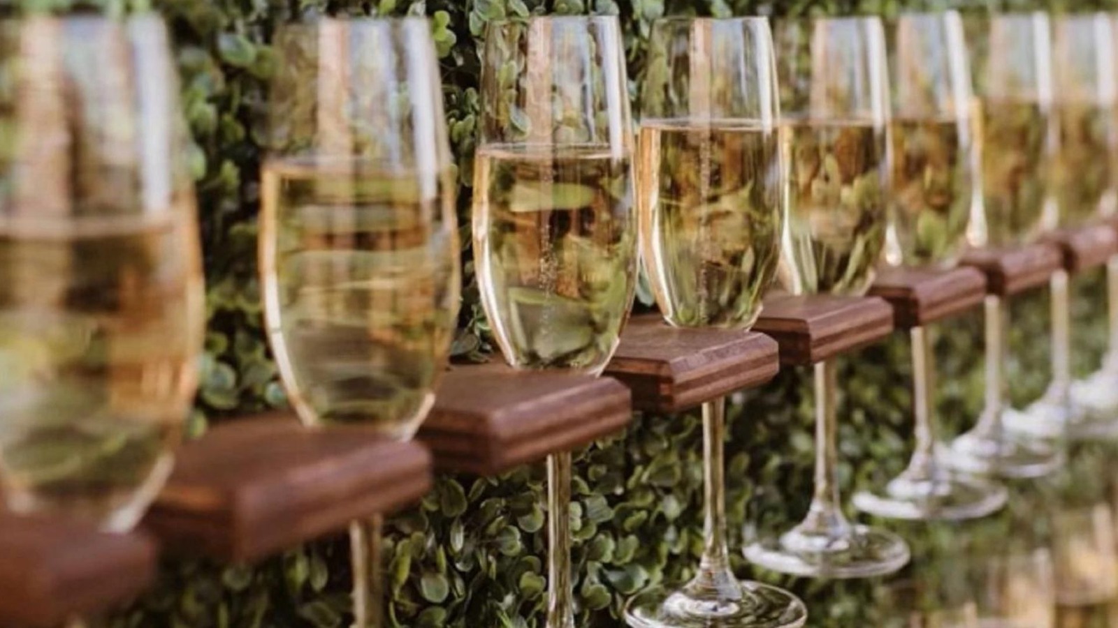 Everything You Need To Know About The Champagne Wall Wedding Trend