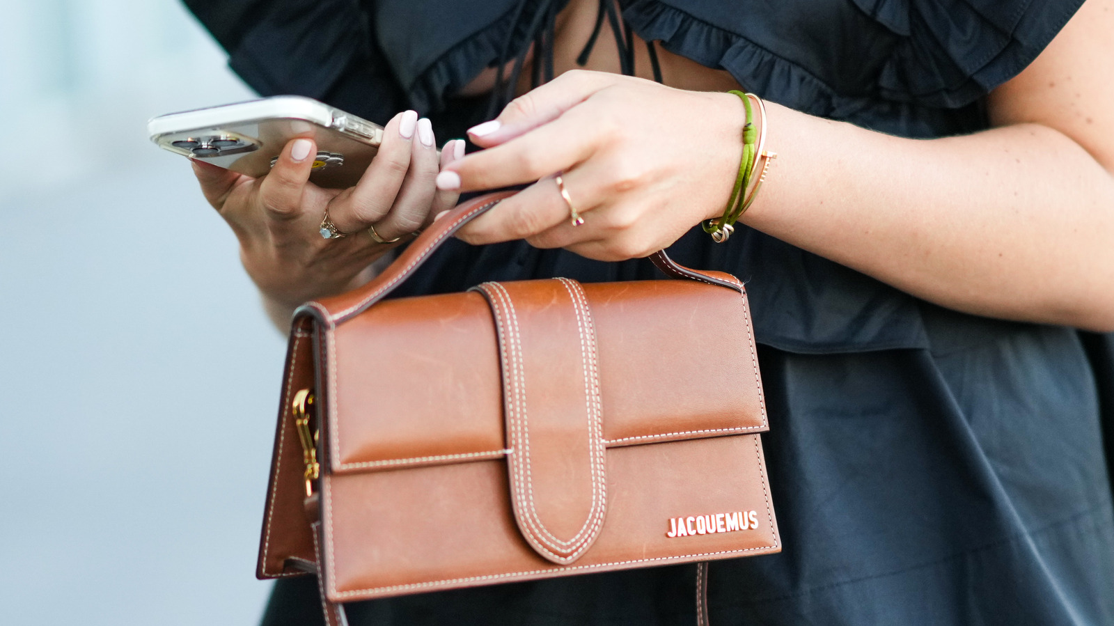 Everything You Need To Know About The Voicemail Guest Book Wedding Trend