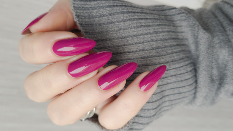 woman with gel extensions