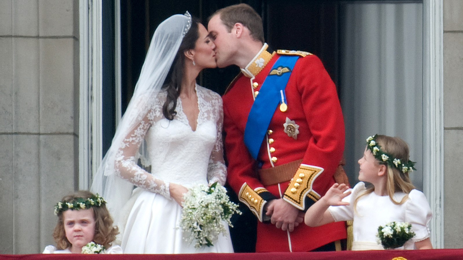 Expert Tells Us William's Wedding Day Body Language Crystalizes His True Feelings For Kate