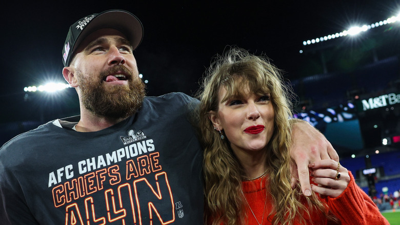 Travis Kelce and Taylor Swift smiling
