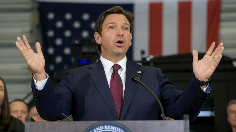 Ron DeSantis holding up his hands during a speech